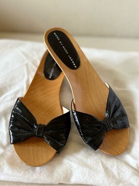 Marc by Marc Jacobs Black Patent Bow Wood Slide Mules